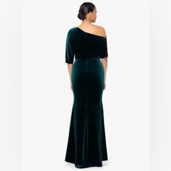 Betsy & Adam Emerald Green Velvet Ruched Off-Shoulder Gown Sz 4 Formal Wedding - Picture 3 of 6